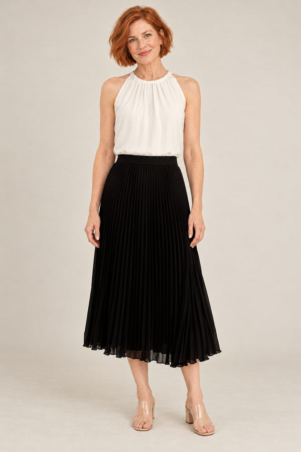 Vivienne Skirt Black – short red-haired model aged 55, view 1