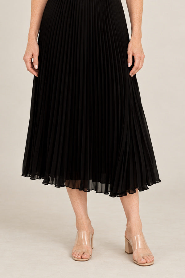 Vivienne Skirt Black – short red-haired model aged 55, view 5